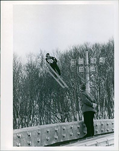 Vintage fotó, Hivatalos képzési 70 méteres ugrása (ski), T. Yoshioka - Japán