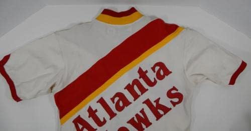 1985-86 Atlanta Hawks Doc Rivers 25 Játékban Használt Fehér bemelegítés Kabát Miedema LOA - NBA Játék Használt