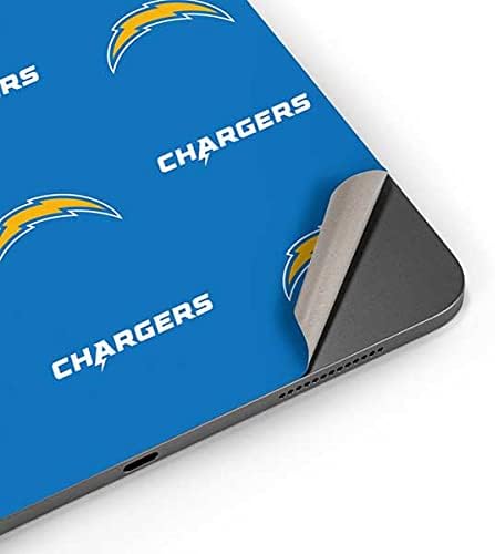Skinit Matrica Tablet Bőr Kompatibilis iPad Air 10.9 a (4 Gen, 2020) - Hivatalosan Engedélyezett NFL Los Angeles Chargers Blitz